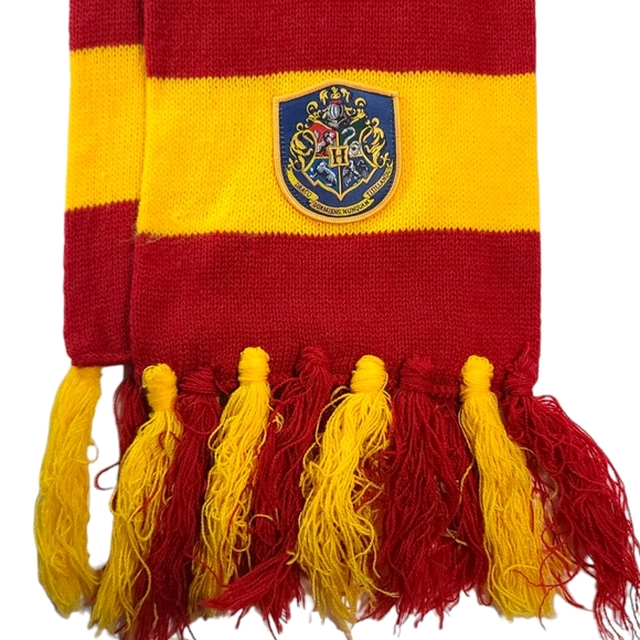 Harry Potter Red & Yellow Griffindor House Fringe Scarf - Picture 2 of 4
